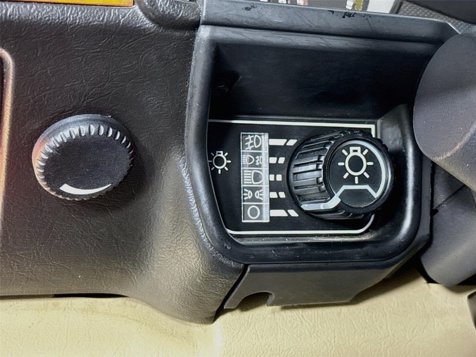 Used 1991 White Jaguar V12 image 10