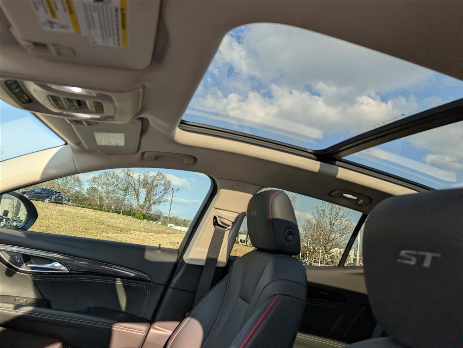 2023 Buick Envision Essence - Photo 17