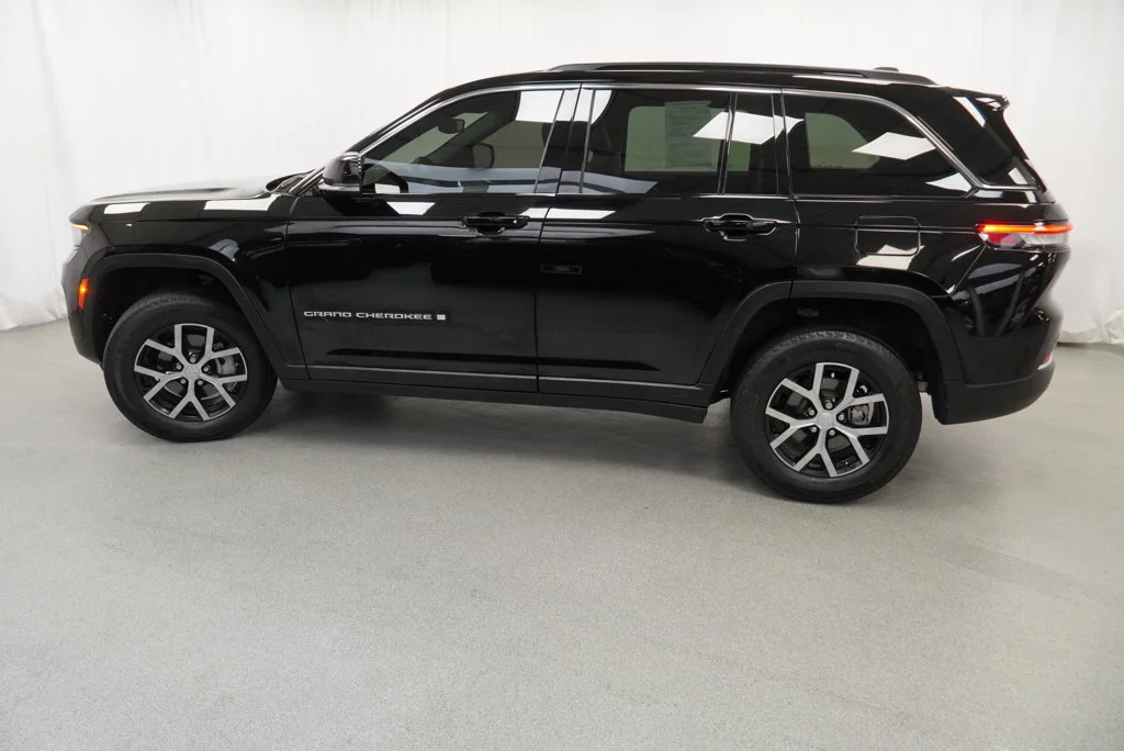 Used 2024 Black Jeep Limited image 27