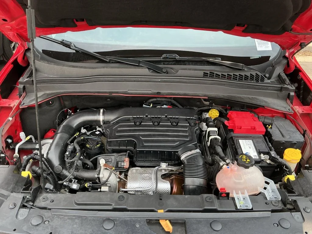 Used 2022 Red Jeep Latitude image 23