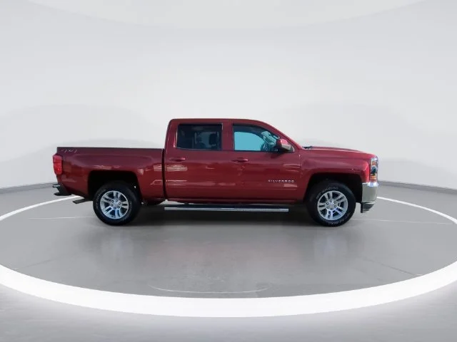 Used 2018 Red Chevrolet LT image 9