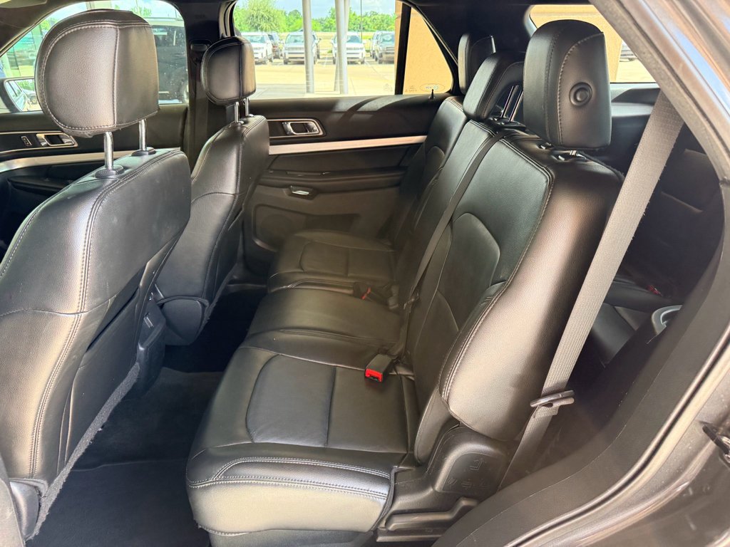 Used 2016 Magnetic Metallic Ford XLT image 18