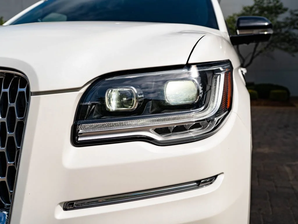 Used 2023 Pristine White Metallic Tri-Coat Lincoln Reserve image 15