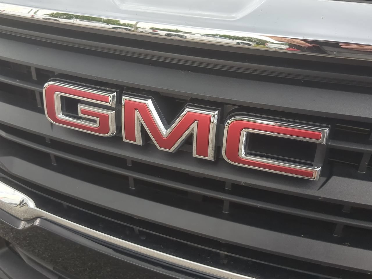 Used 2023 Ebony Twilight Metallic GMC SLE image 29