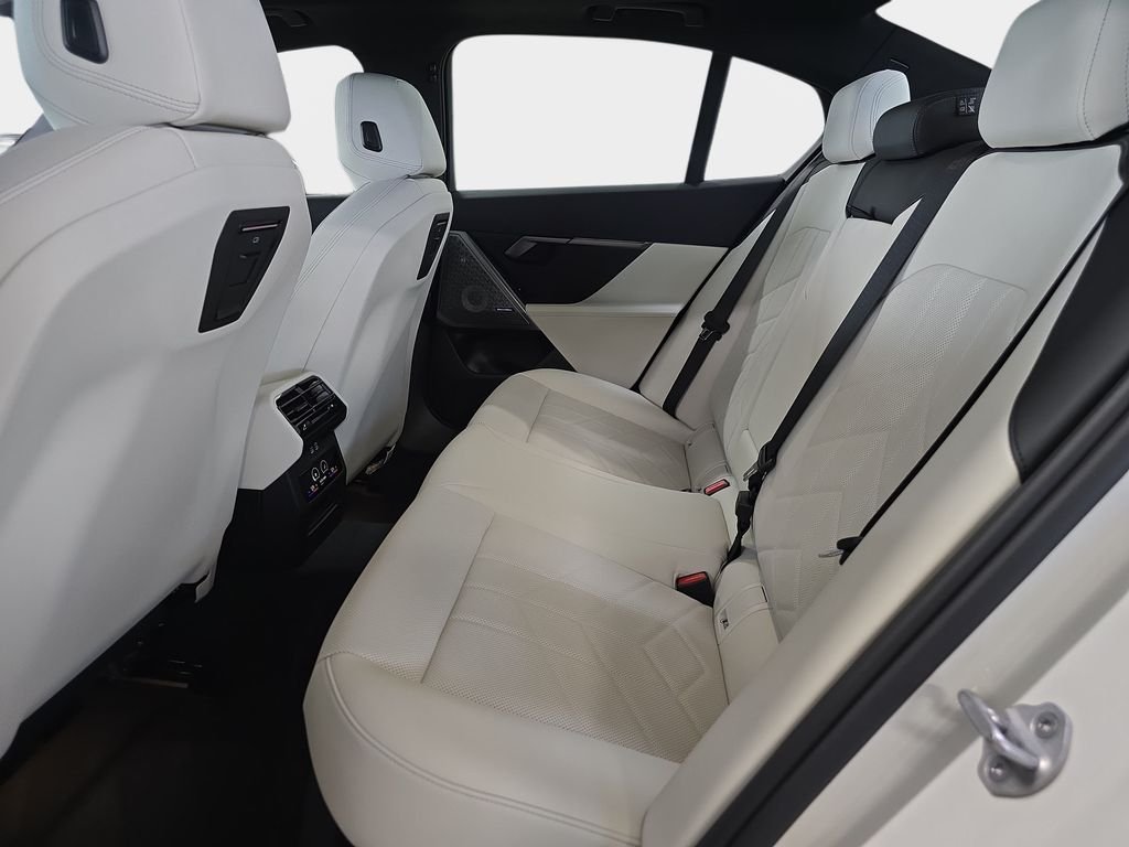 New 2027 Alpine White BMW 530i image 9