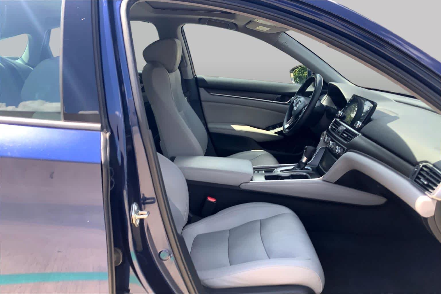 Used 2020 Obsidian Blue Pearl Honda EX-L image 9