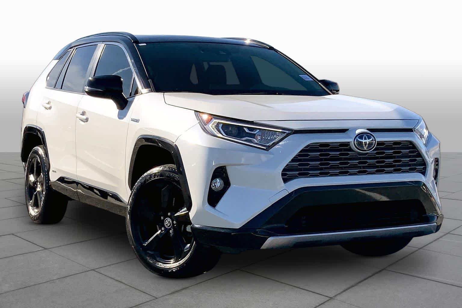 Certified Used 2020 Blizzard Pearl w/Midnight Black Roof Toyota Hybrid XSE image 3