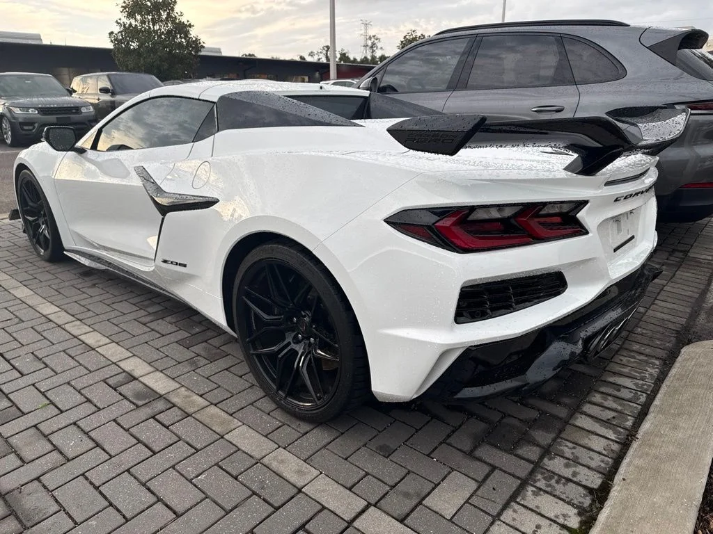 Used 2024 White Chevrolet Z06 image 3