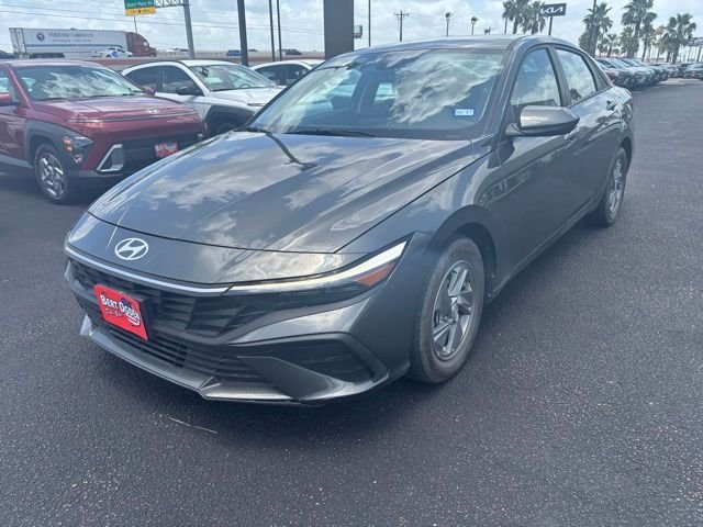 Used 2025 Gray Hyundai SE image 3