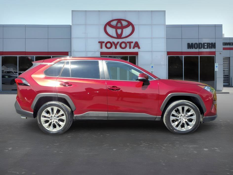 Used 2019 Ruby Flare Pearl Toyota XLE Premium image 6