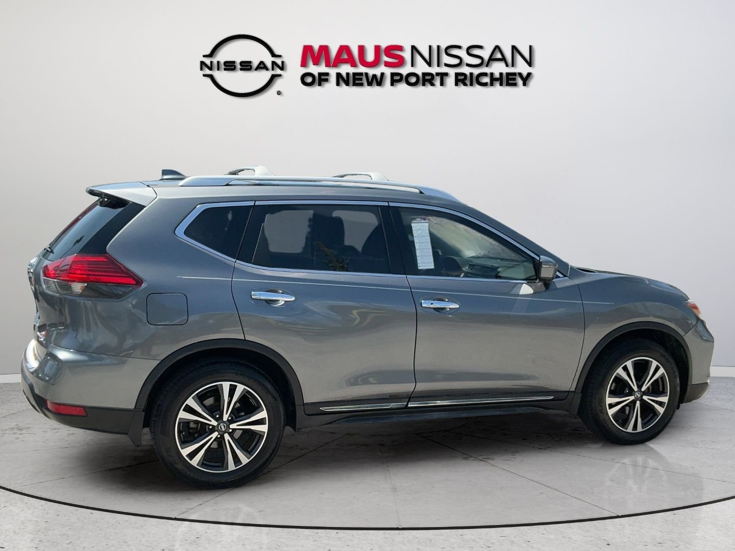 Used 2017 Gray Nissan SL image 12