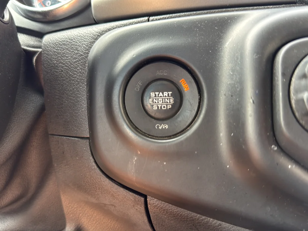 Used 2021 Green Jeep Sport S image 13
