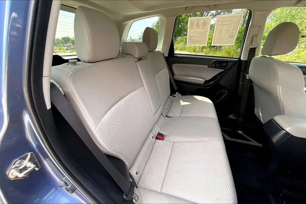 Used 2017 Blue Subaru 2.5i Premium image 27