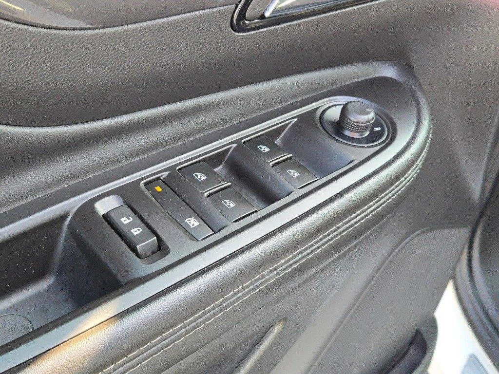 Used 2022 Summit White Buick Preferred image 19