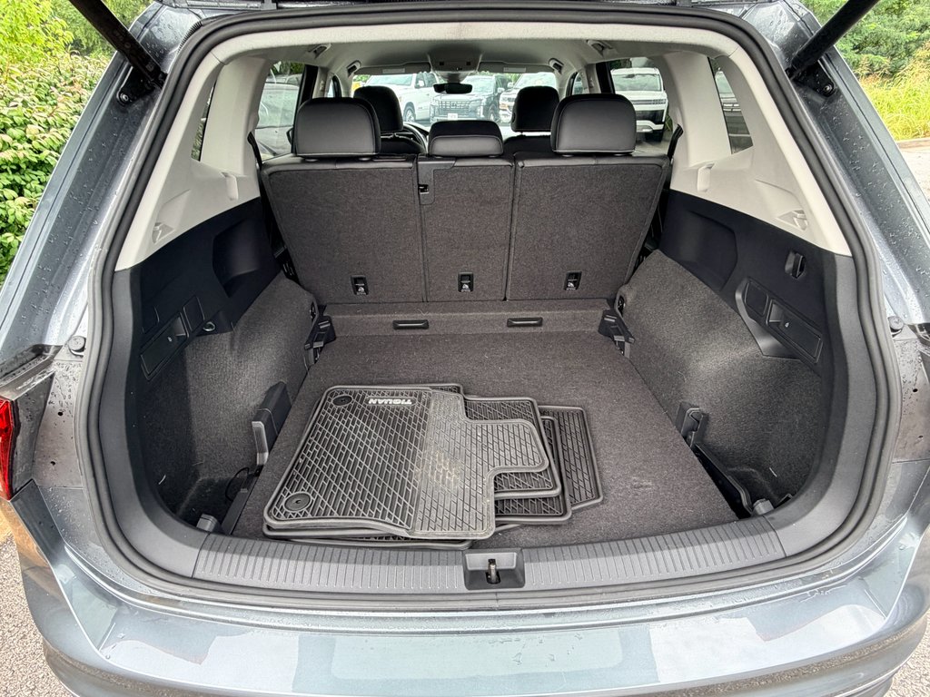 Used 2024 Platinum Gray Metallic Volkswagen SE image 21