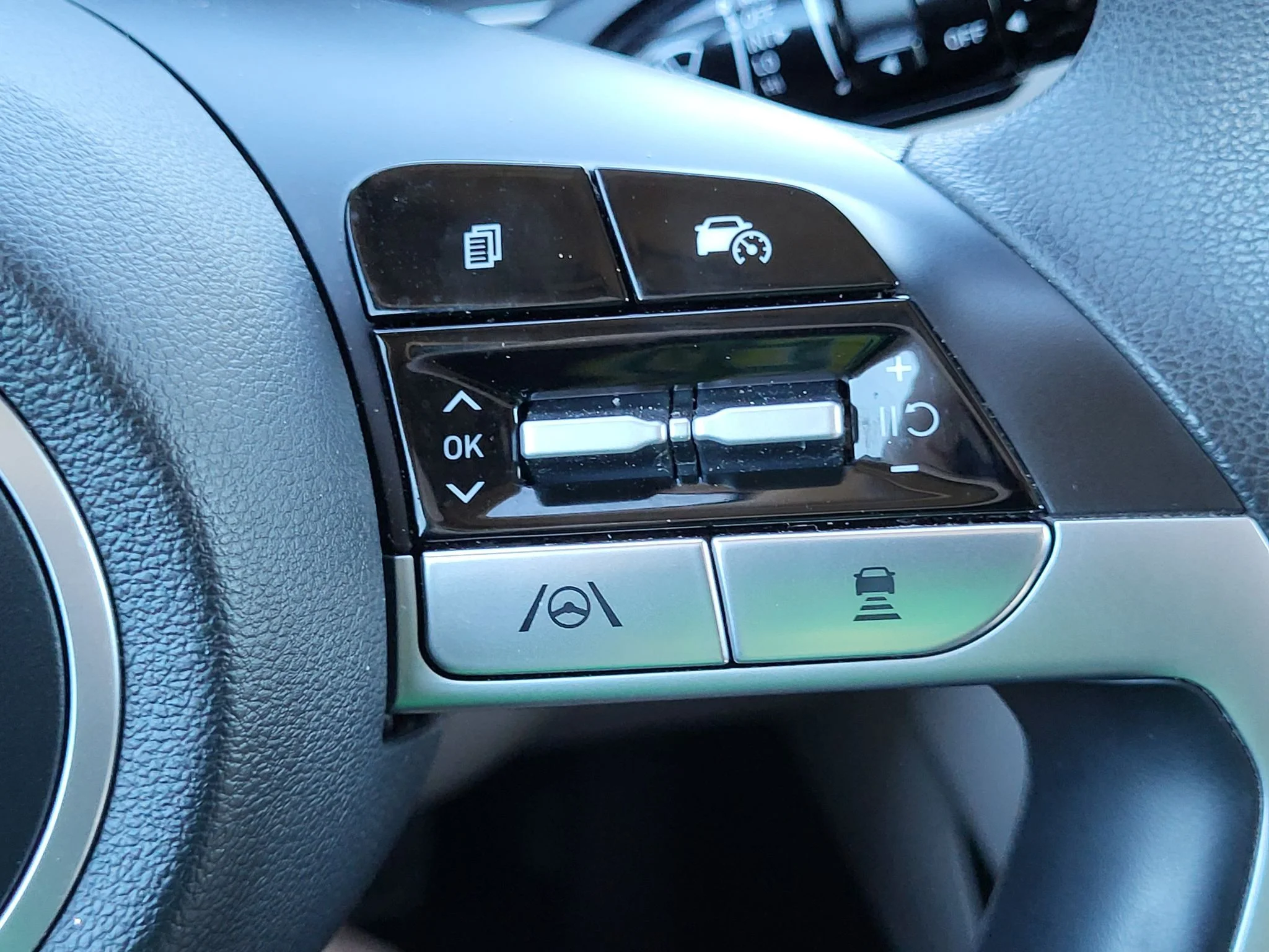 Used 2024 Intense Blue Hyundai SEL image 19