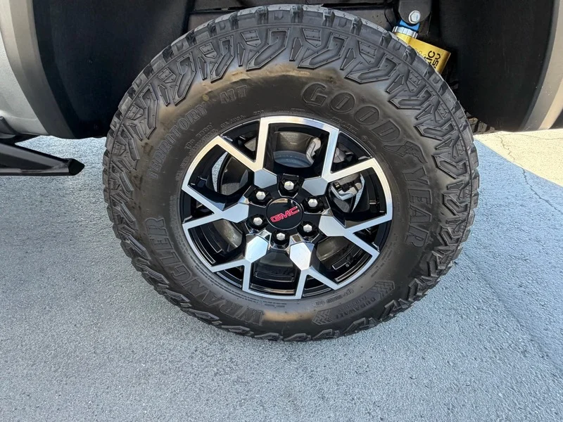 Used 2023 Sterling Metallic GMC AT4X image 38