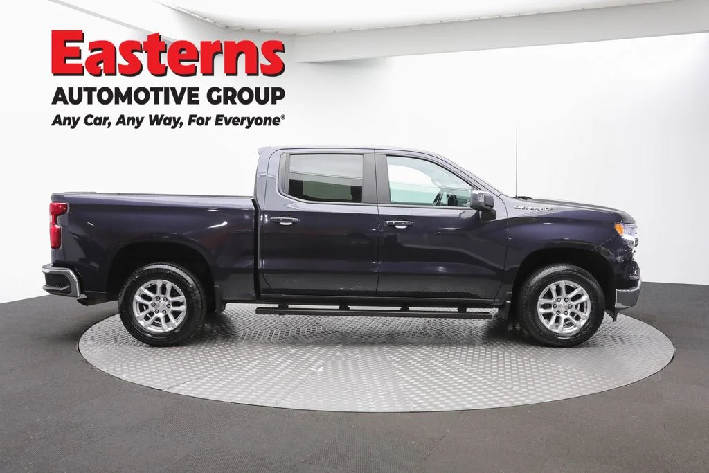 Used 2022 Gray Chevrolet LT image 4