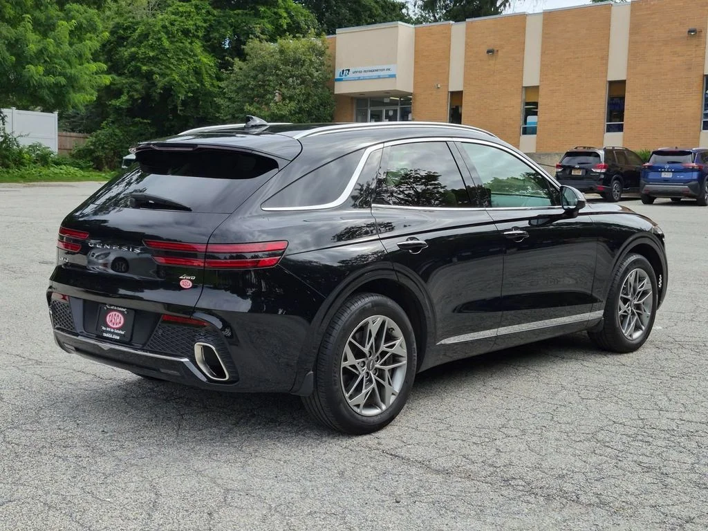 Used 2024 Black Genesis 2.5T image 3