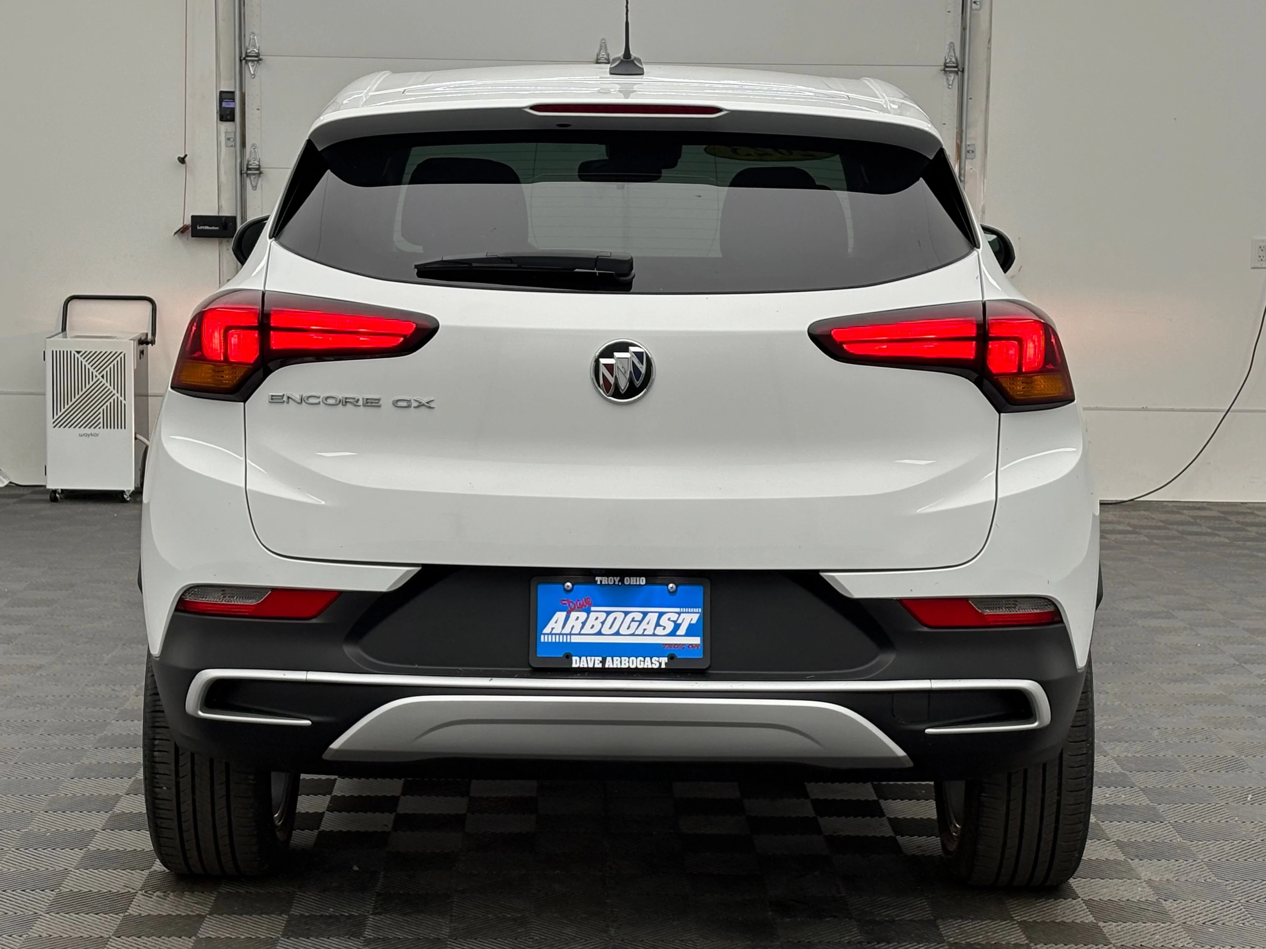 Used 2023 Summit White Buick Preferred image 8