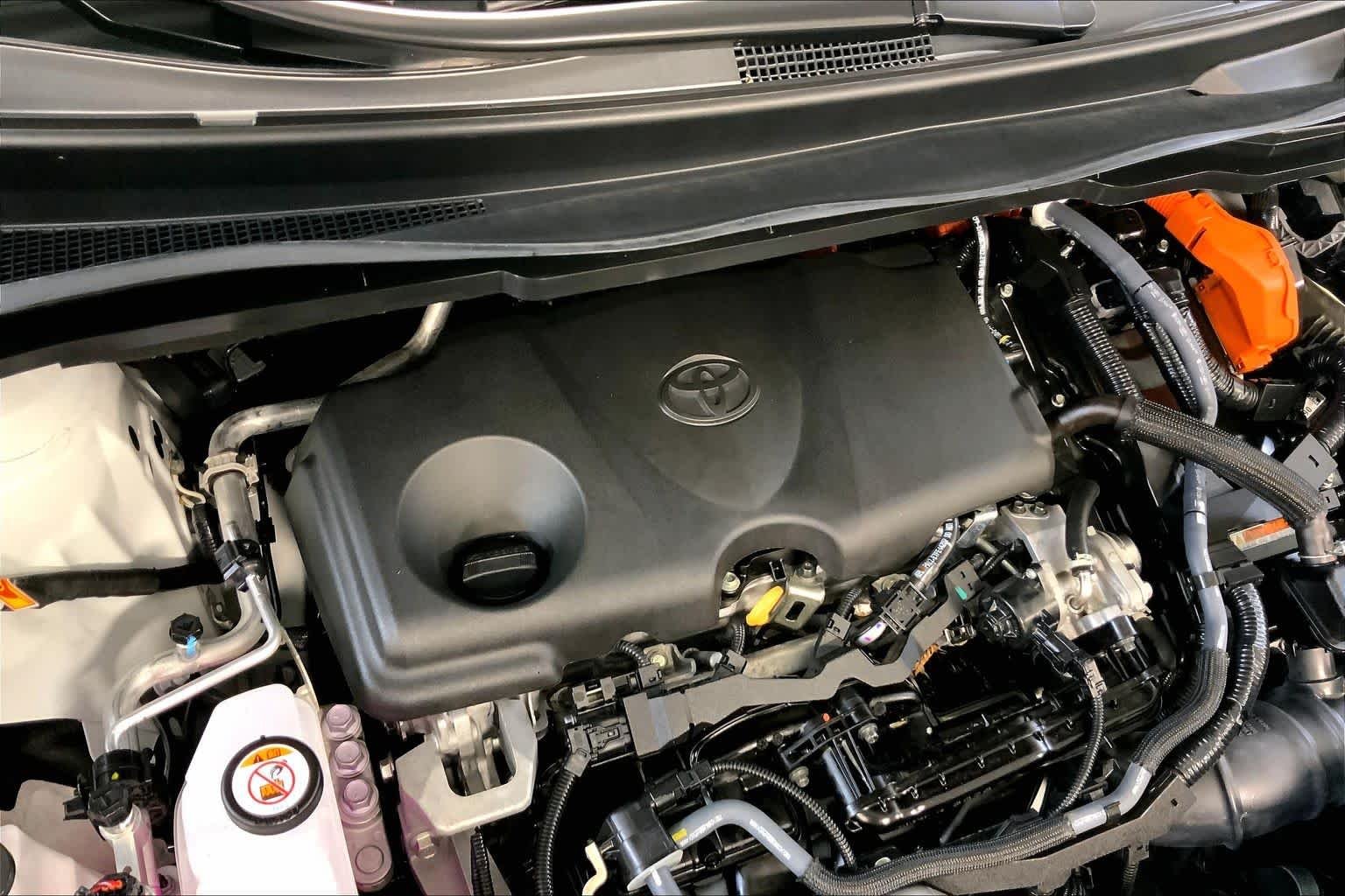 Used 2025 Wind Chill Pearl Toyota Platinum image 31