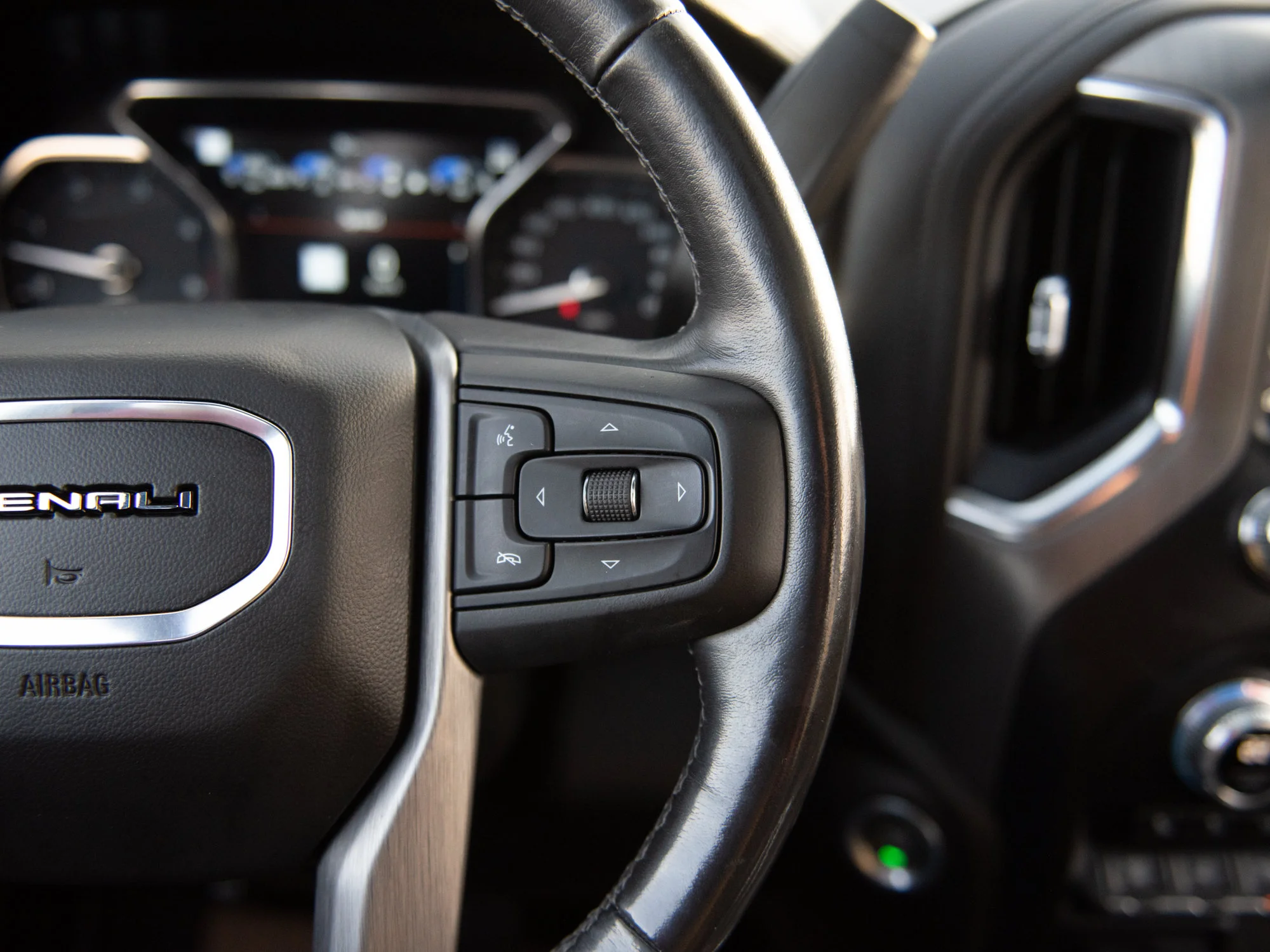 Used 2022 Black GMC Denali* Crew Cab 4x4, 3M PPF, Heated/Ventilated Seats & Wheel, Sunroof, Tonneau Cover image 25