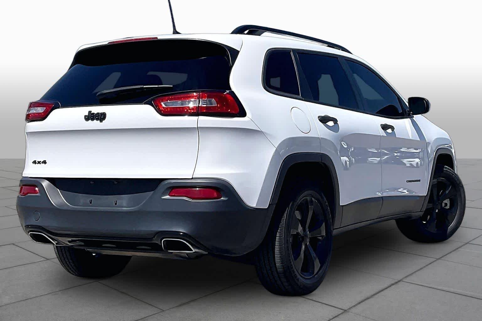 Used 2017 Bright White Clearcoat Jeep Altitude image 12