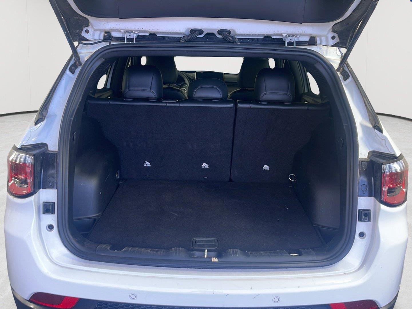 Used 2025 Bright White Clearcoat Jeep Trailhawk image 10