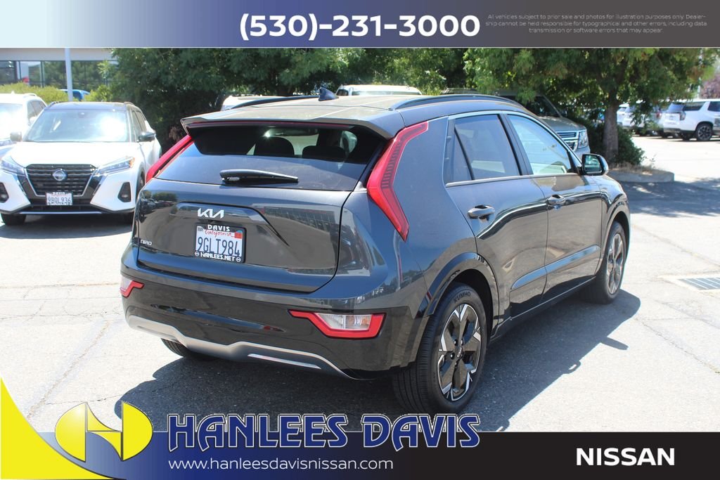 Used 2023 Gray Kia Wind image 7