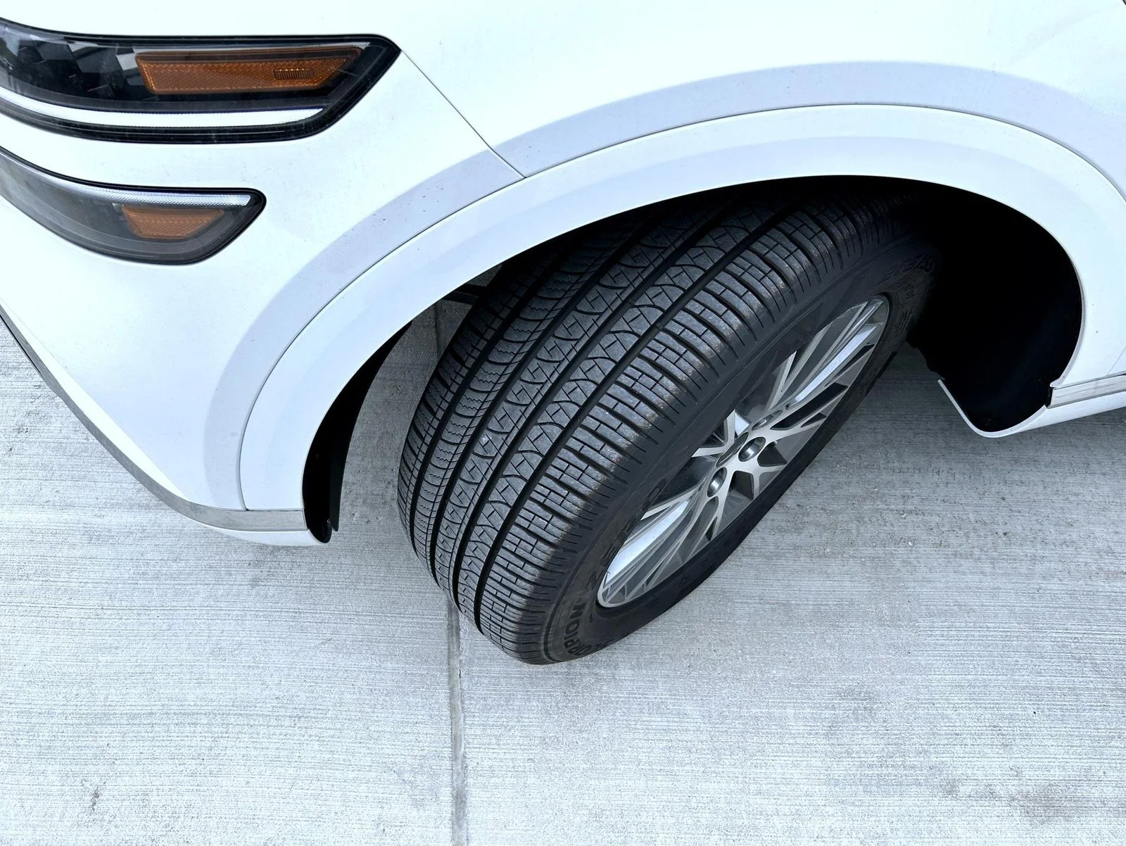 New 2026 White Genesis 2.5T image 23