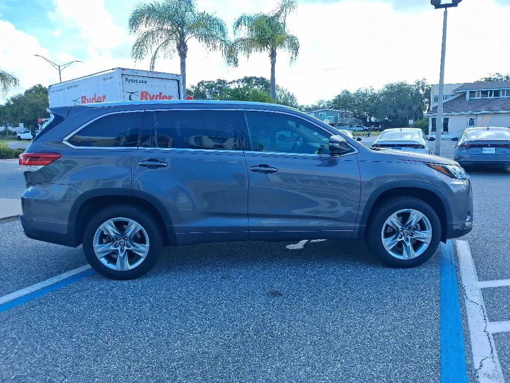 Used 2019 Gray Toyota Limited image 4