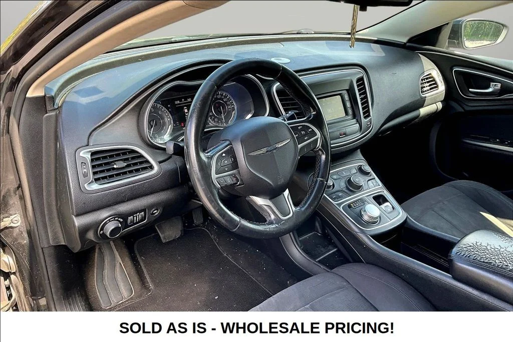 Used 2015  Chrysler Limited image 17