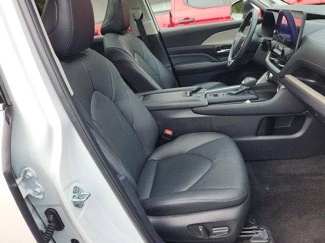 Certified Used 2024 WIND CHILL PEARL Toyota  image 36