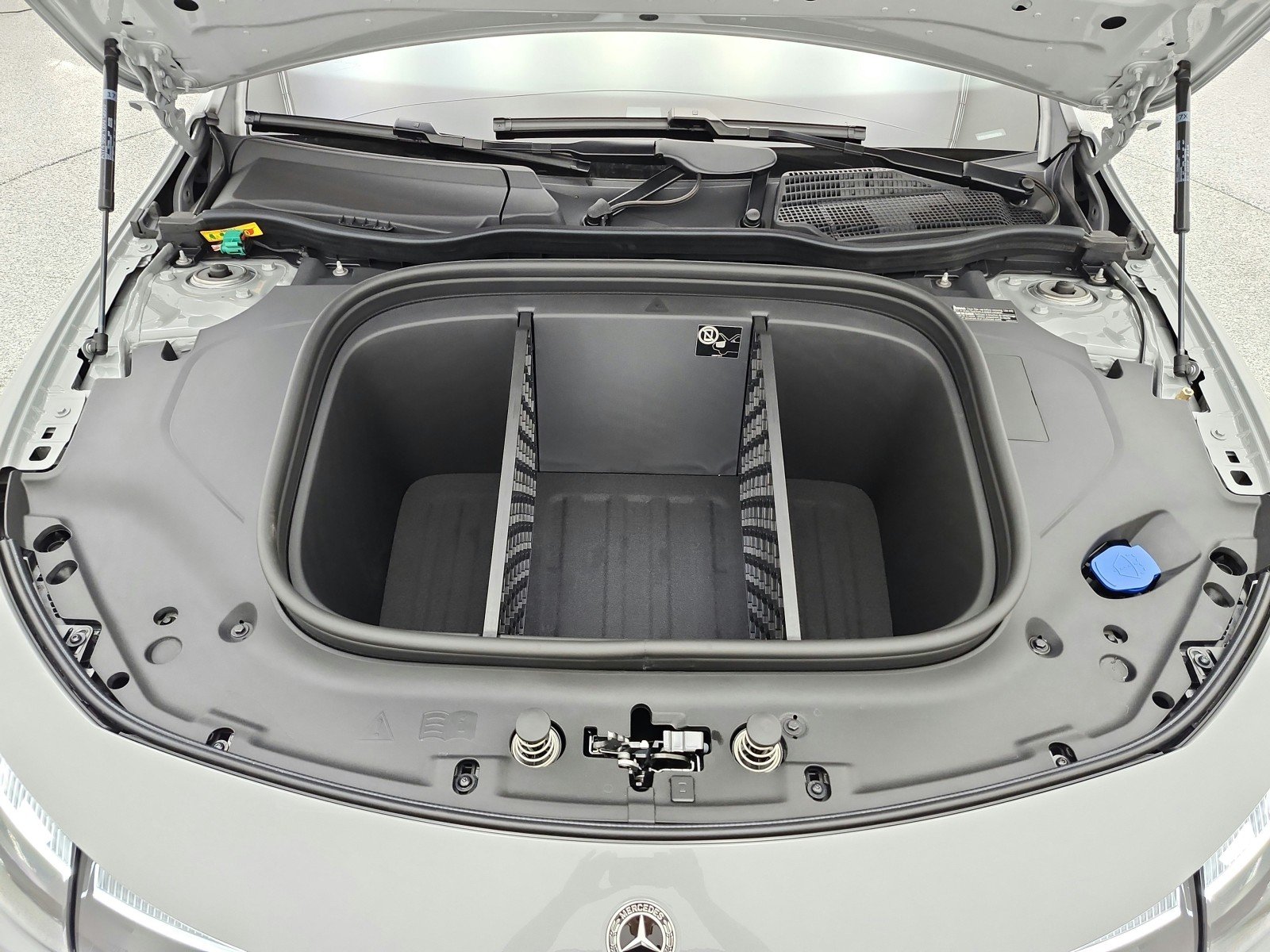New 2027 MANUFAKTUR Alpine Grey Mercedes-Benz CLA 250+ Electric image 12