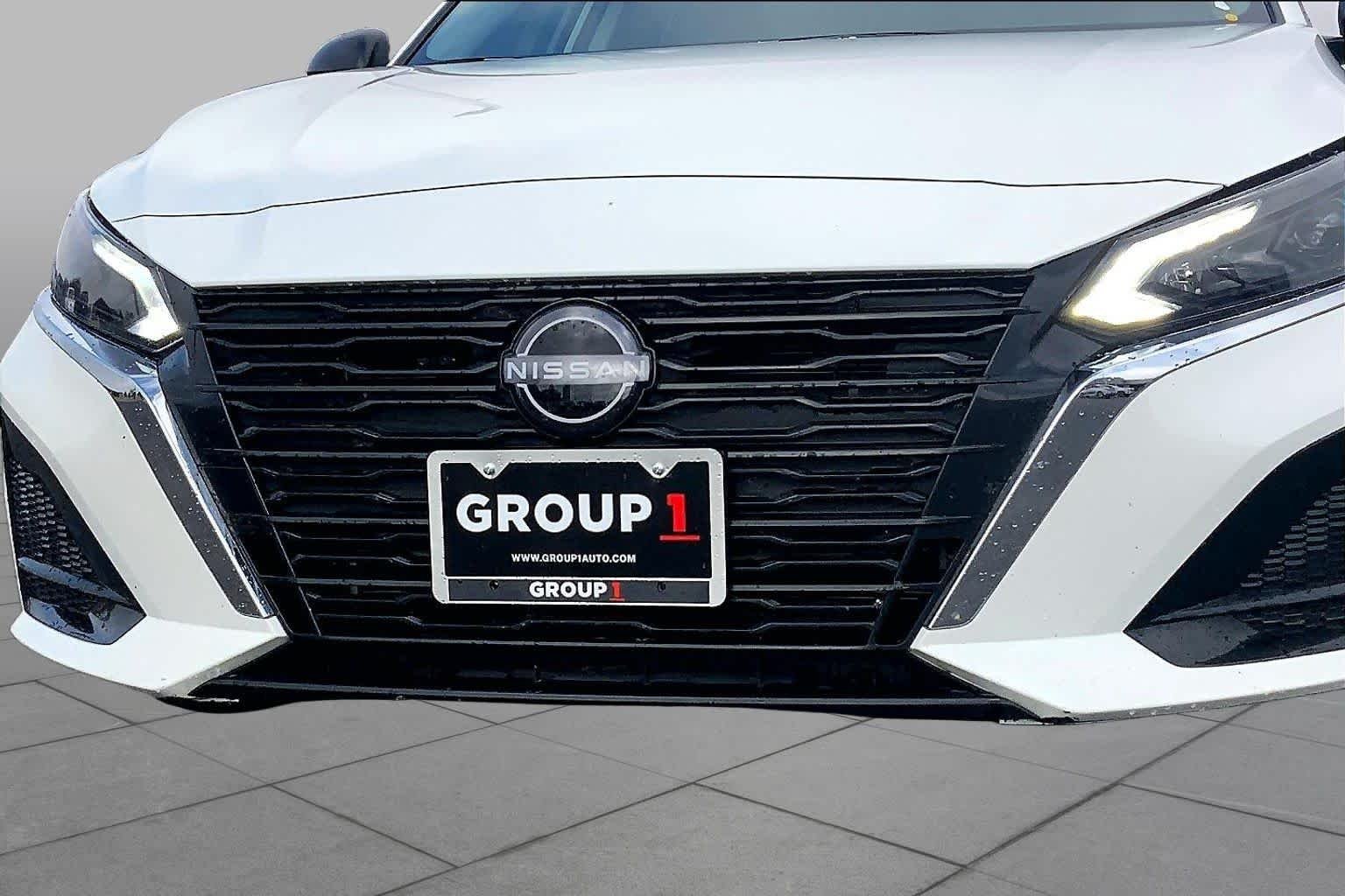 Used 2025 Glacier White Nissan SV image 30