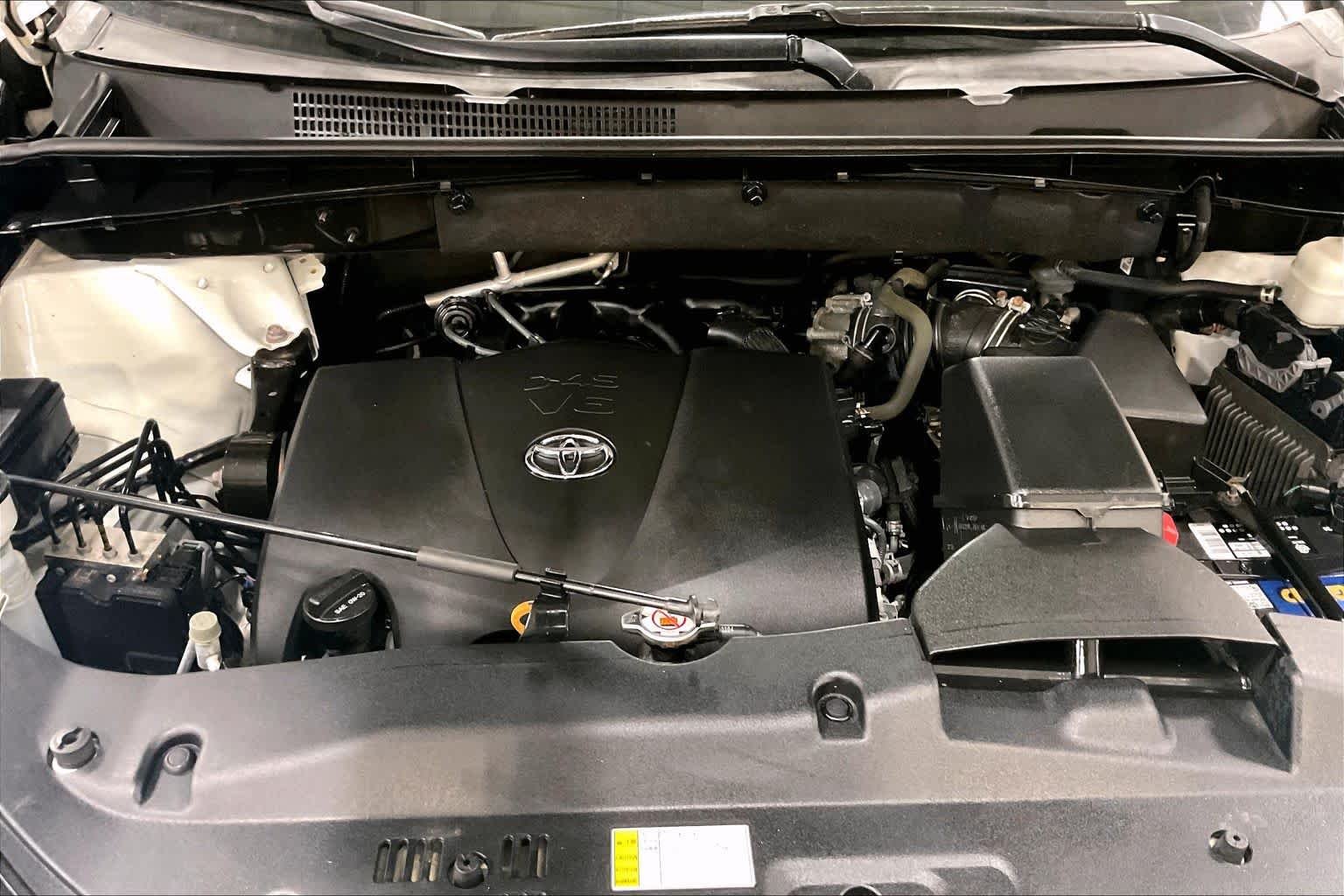 Used 2019 Blizzard Pearl Toyota XLE image 32