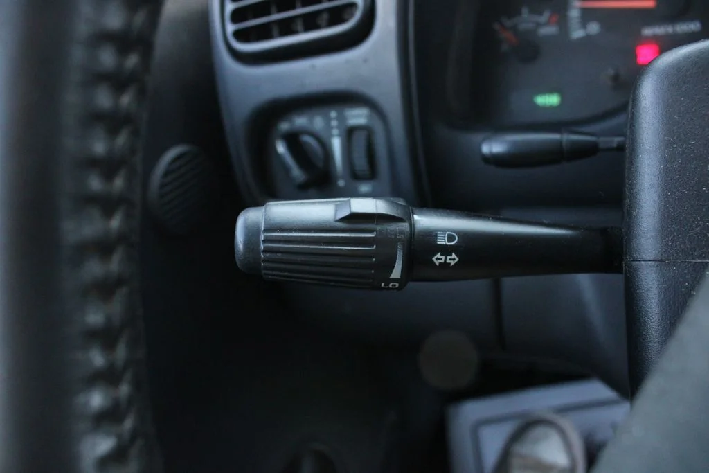 Used 2000 White Dodge Sport image 7