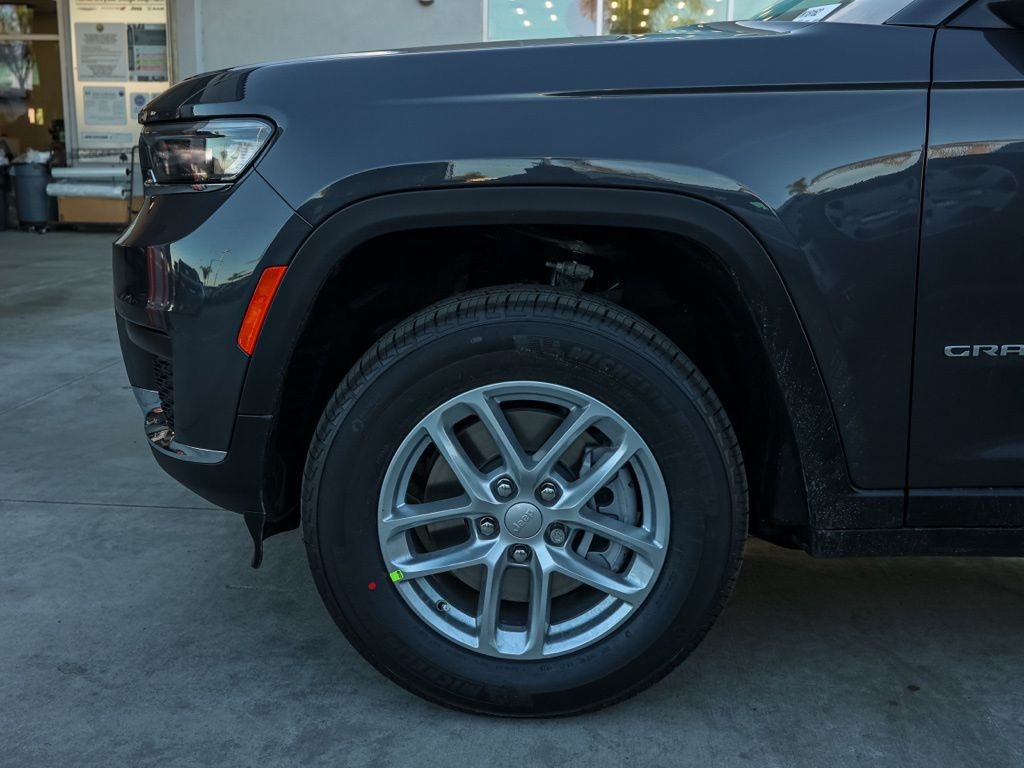 New 2026 Baltic Gray Metallic Clear-Coat Exterior Paint Jeep Laredo image 10