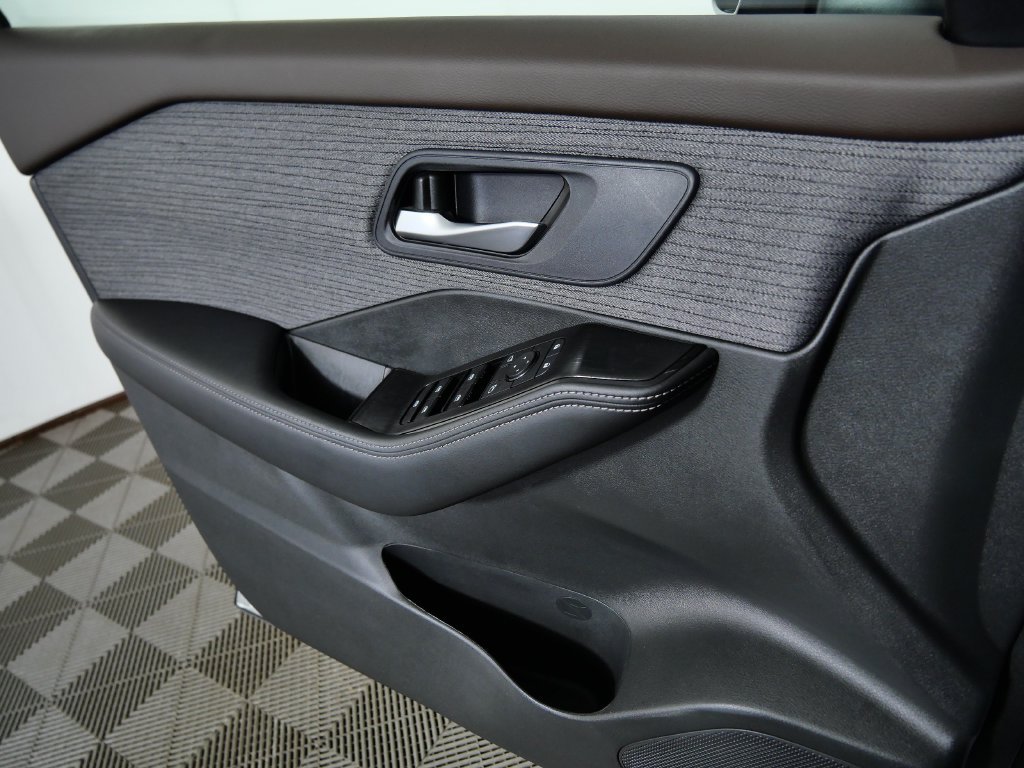 Used 2023 Silver Nissan SV image 26