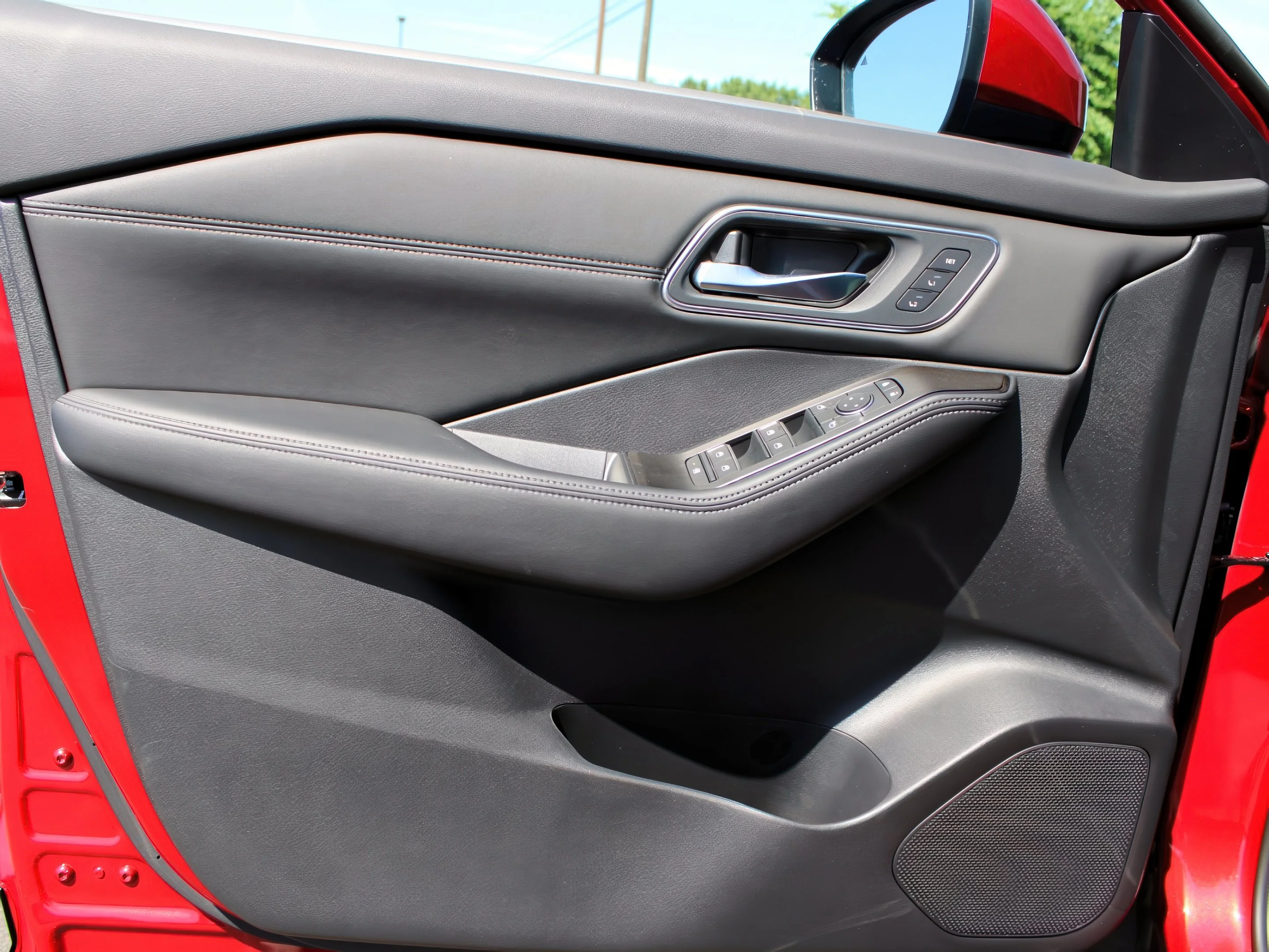 New 2025 Scarlet Ember Tintcoat Nissan Platinum image 11