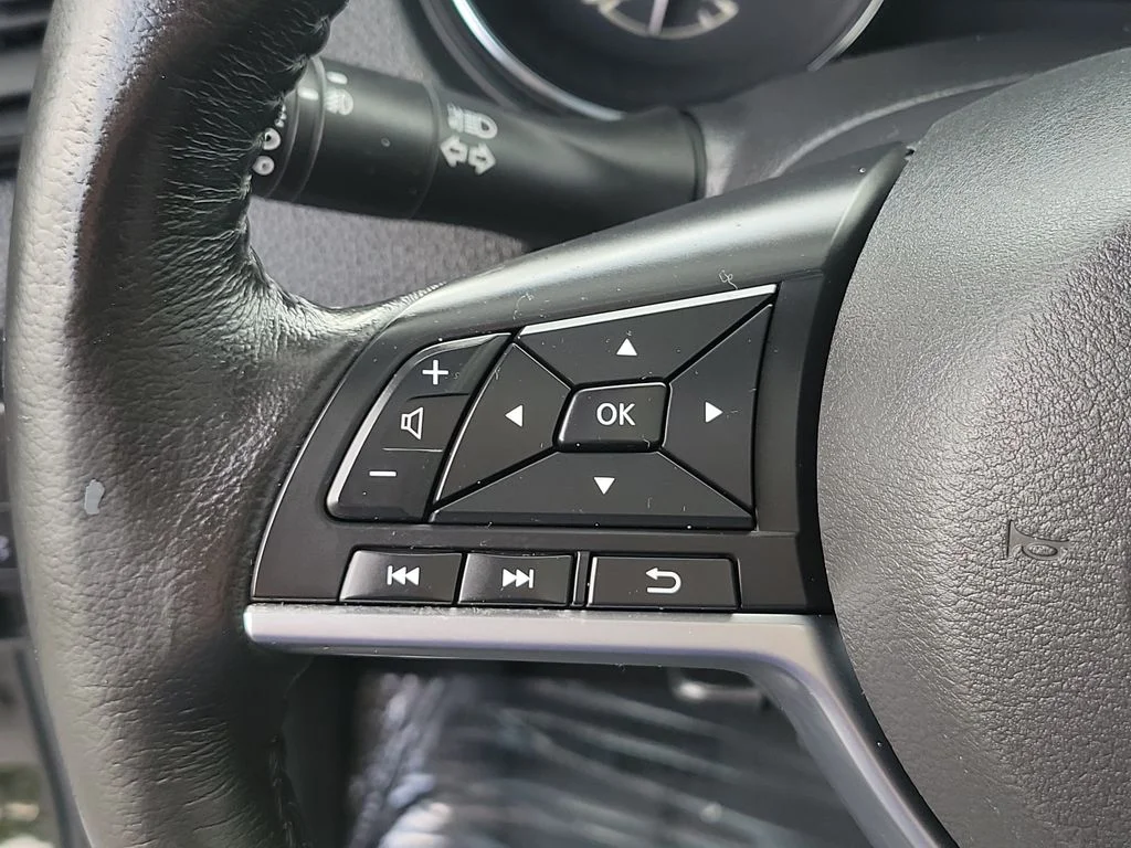 Used 2018 Black Nissan SL image 25