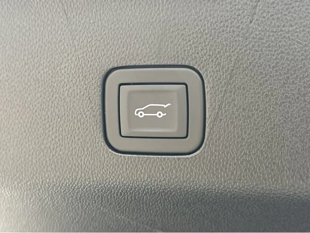 New 2026 Vibrant White Tricoat Cadillac Platinum Sport image 9