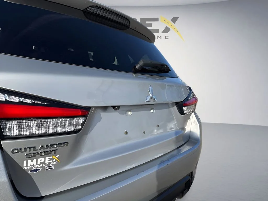 Used 2023 Silver Mitsubishi ES image 11