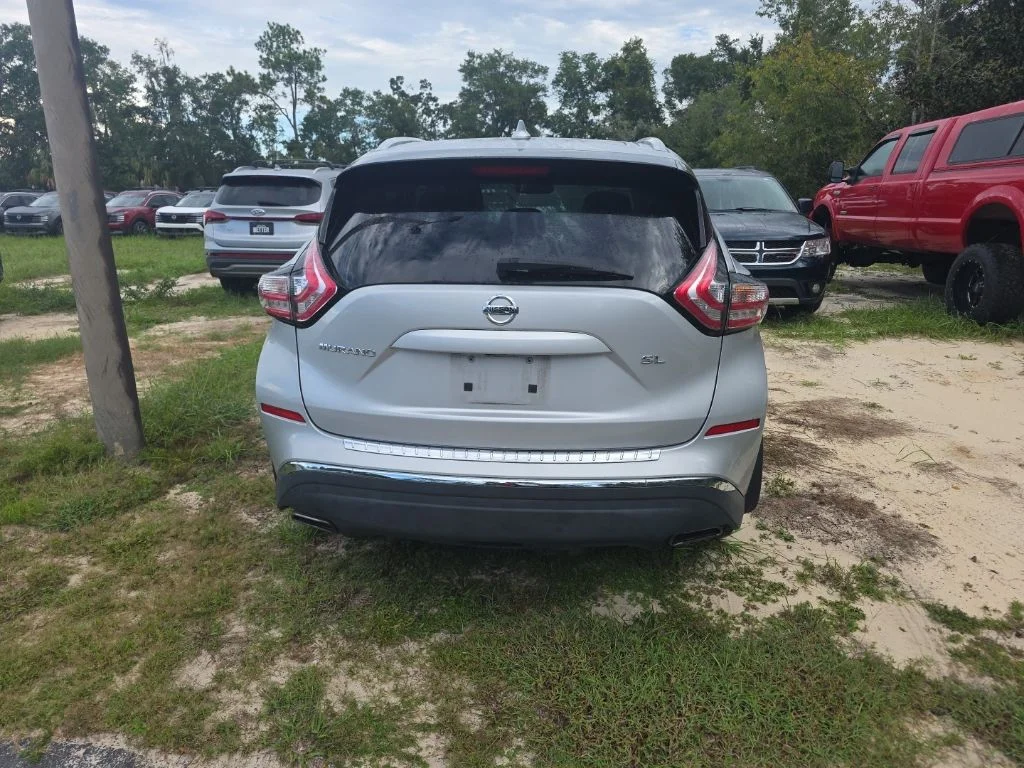 Used 2017 Silver Nissan SL image 4