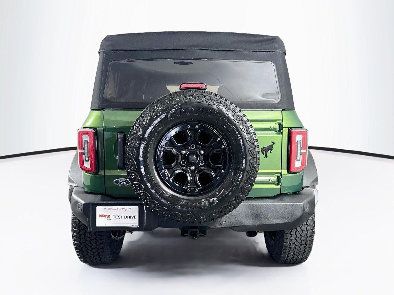 Used 2022 Eruption Green Metallic Ford Wildtrak image 12