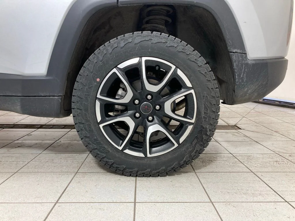 Used 2025 Silver Jeep Trailhawk image 26