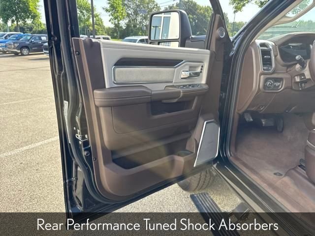 New 2025 Diamond Black Crystal Pearl-Coat Exterior Paint RAM Laramie image 23