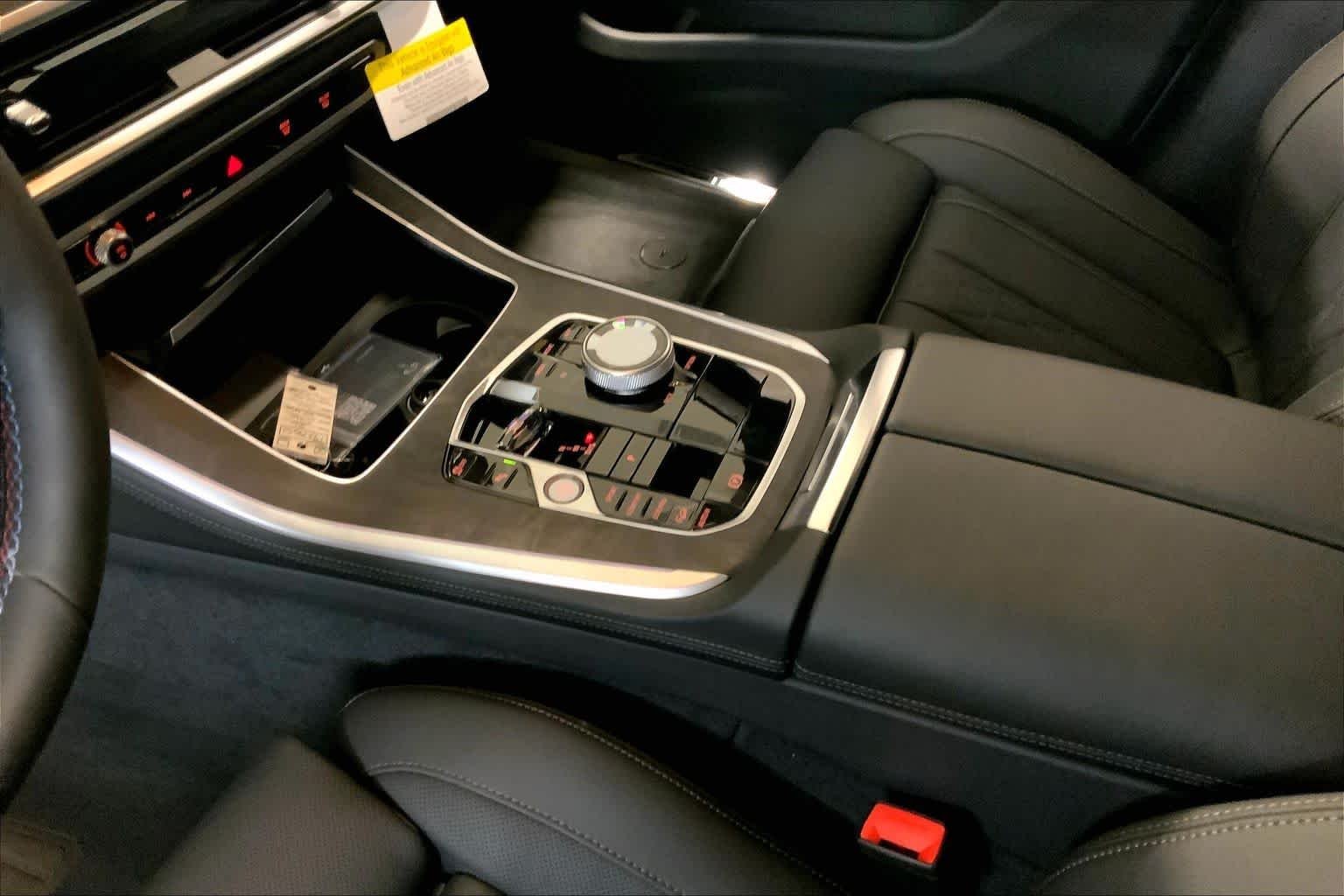 New 2026 Skyscraper Grey Metallic BMW M60i image 8