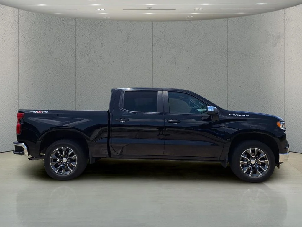 Used 2023 Black Chevrolet LT image 4