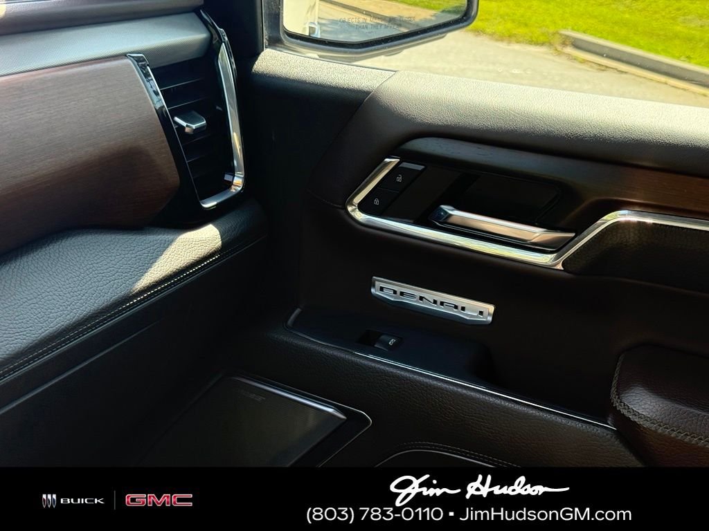 Used 2024 White GMC Denali image 38